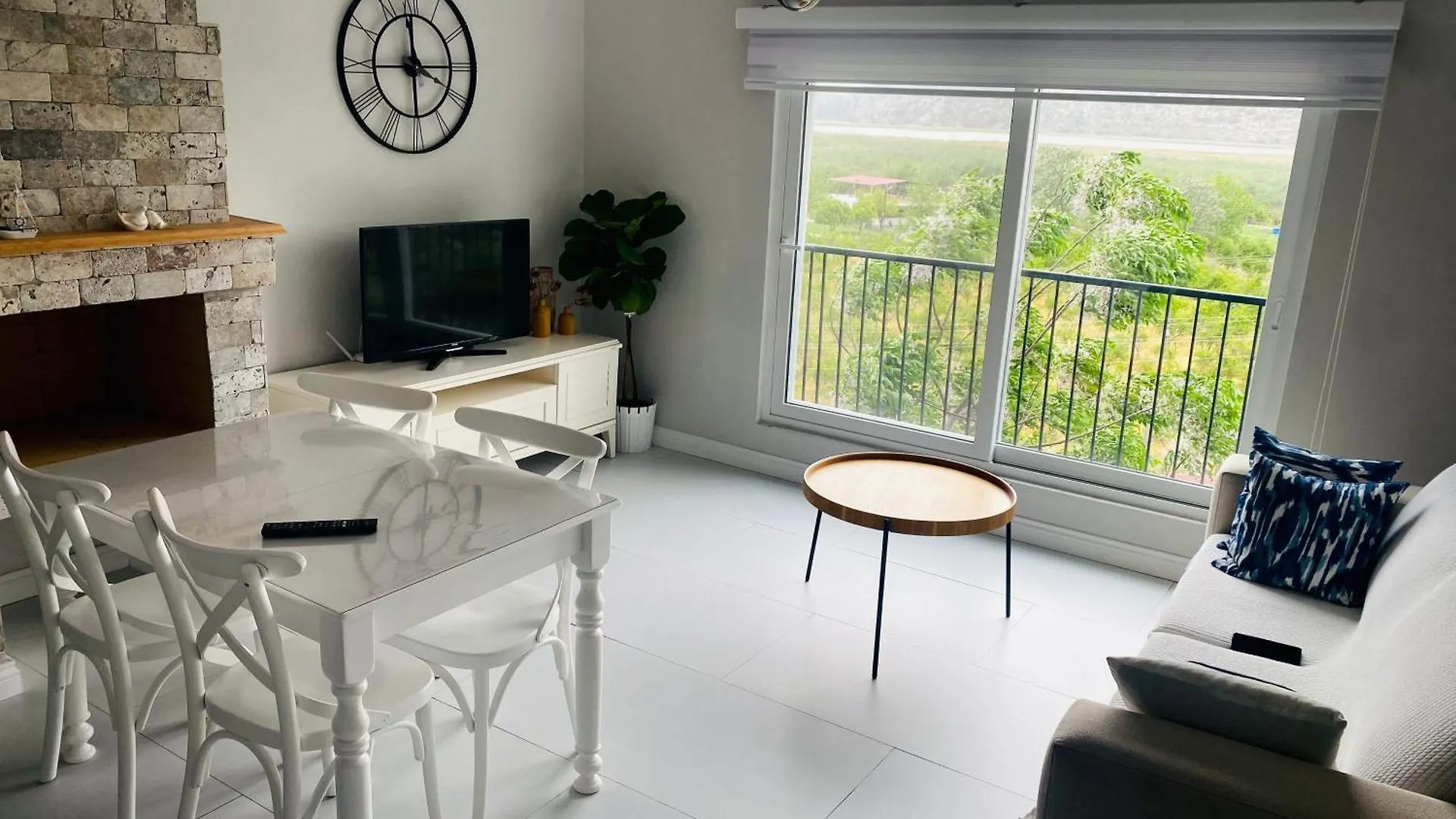 Airport Blue Eye Apartment: Convenient Dalaman Stopover Apartment